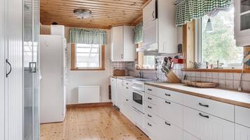 KylskÄp, mikrovÄgsugn, ugn och spishÀll