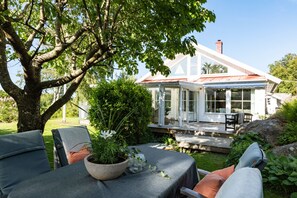 Outdoor dining - Holiday home in Kärna, Bohuslän near salty baths | SE09034 (Kärna)