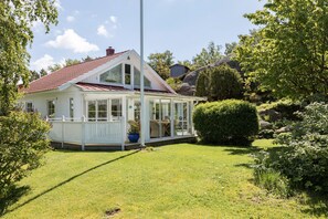Exterior - Holiday home in Kärna, Bohuslän near salty baths | SE09034 (Kärna)