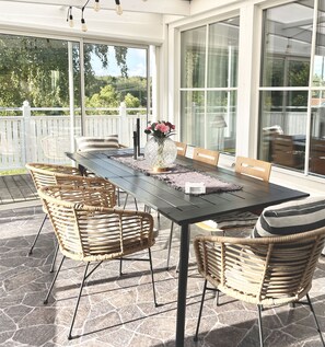 Outdoor dining - Holiday home in Kärna, Bohuslän near salty baths | SE09034 (Kärna)