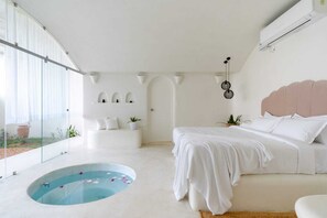 Honeymoon Room, Patio, Garden View | Egyptian cotton sheets, premium bedding, individually decorated - Nomads Resort - Destination Stays (Vanur)