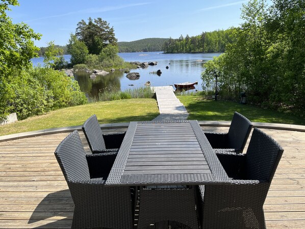 Outdoor dining - Newly built cottage located on a lake plot by Lake Flaten | SE05035 (Järnforsen)