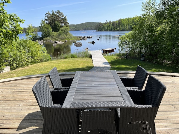 Outdoor dining - Newly built cottage located on a lake plot by Lake Flaten | SE05035 (Järnforsen)
