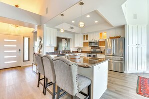 Interior - Mtn & City Views: Stunning Villa in Phoenix! (Phoenix)