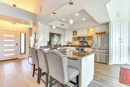 Mtn & City Views: Stunning Villa in Phoenix!