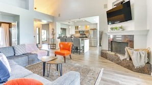 Interior - Mtn & City Views: Stunning Villa in Phoenix! (Phoenix)