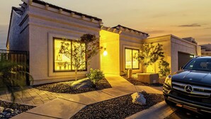 Interior - Mtn & City Views: Stunning Villa in Phoenix! (Phoenix)