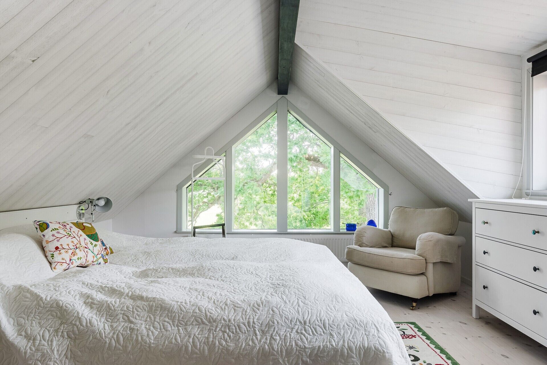 4 bedrooms, iron/ironing board, free WiFi