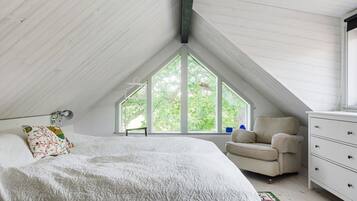 4 bedrooms, iron/ironing board, free WiFi