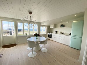 Fridge, oven, dishwasher, coffee/tea maker