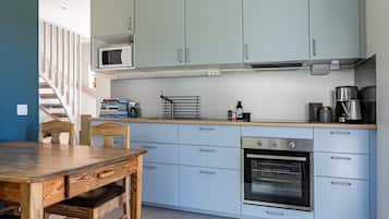 KĂŒhlschrank, Mikrowelle, Ofen, Herdplatte