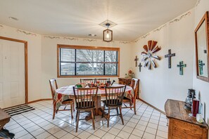 House (3 Bedrooms) | Interior