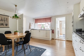 Kjøleskap, mikrobølgeovn, ovn og oppvaskmaskin