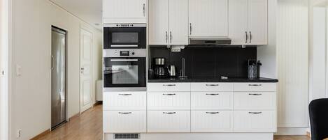 Kühlschrank, Mikrowelle, Ofen, Geschirrspüler