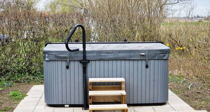 Lovely summer house in Österlen with jacuzzi | SE01048