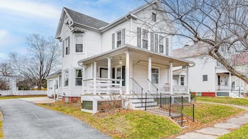 House (4 Bedrooms) | Front of property