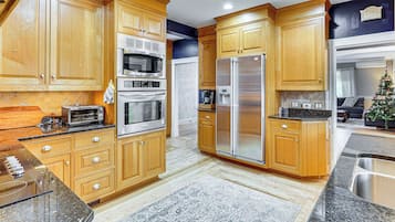 House (4 Bedrooms) | Interior