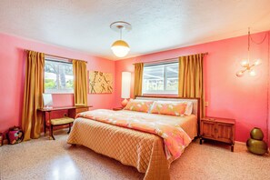 Interior - Lanai & Pet Friendly! Retro-chic Sarasota Home! (Sarasota)