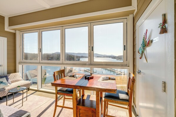 Apartment (2 Bedrooms) | Interior - Balcony & Serene Views: Cozy Condo in Huddleston! (Huddleston)