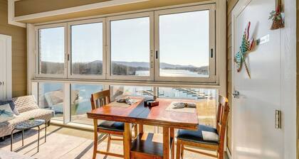 Top-floor Balcony & Serene Views: Huddleston Condo