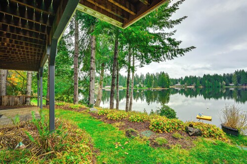 Lakefront Gem w/ Deck & Grill in Shelton