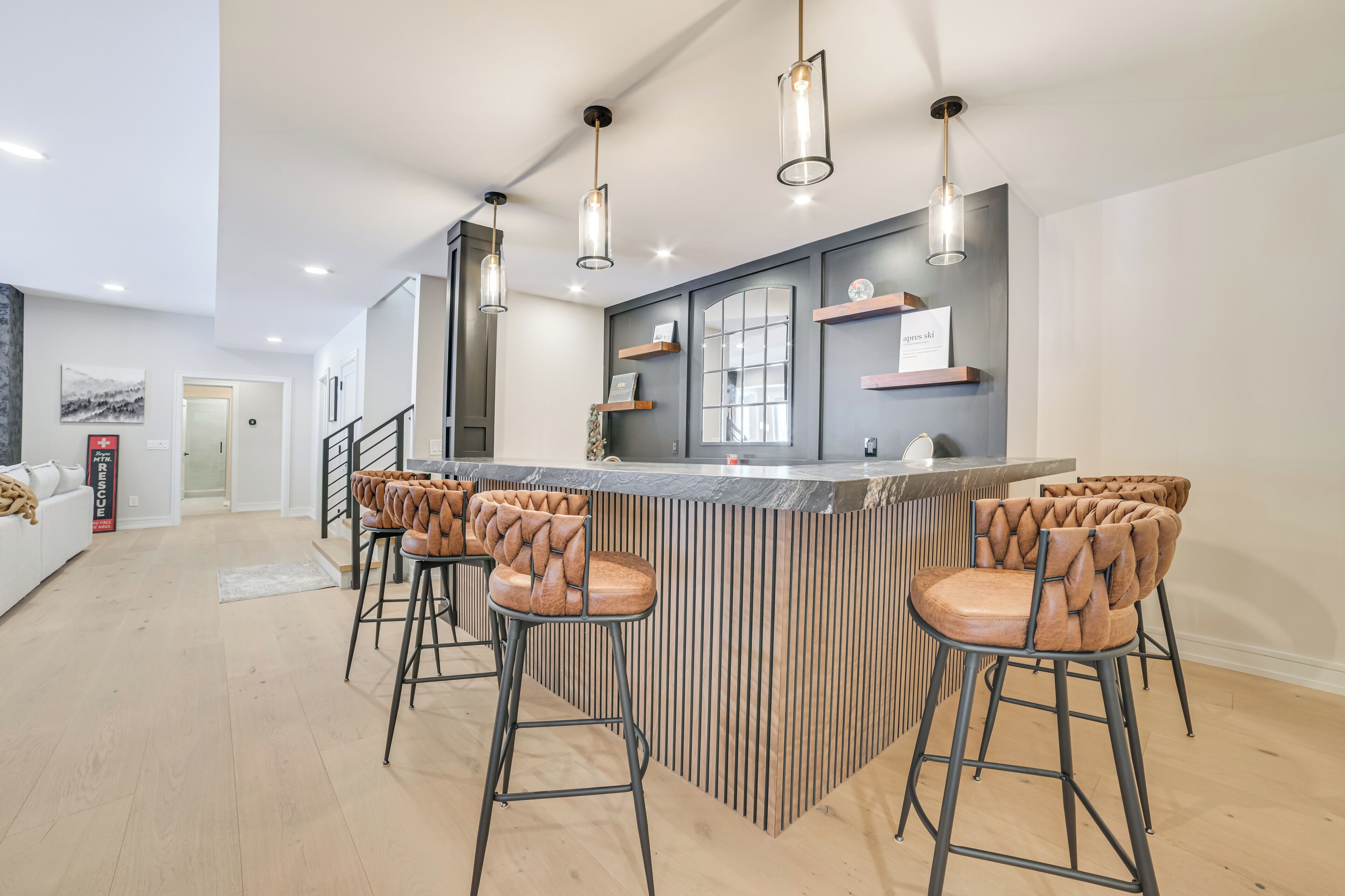 House (5 Bedrooms) | Interior