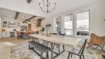 House (5 Bedrooms) | Interior