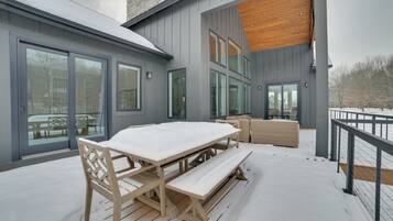 House (5 Bedrooms) | Interior