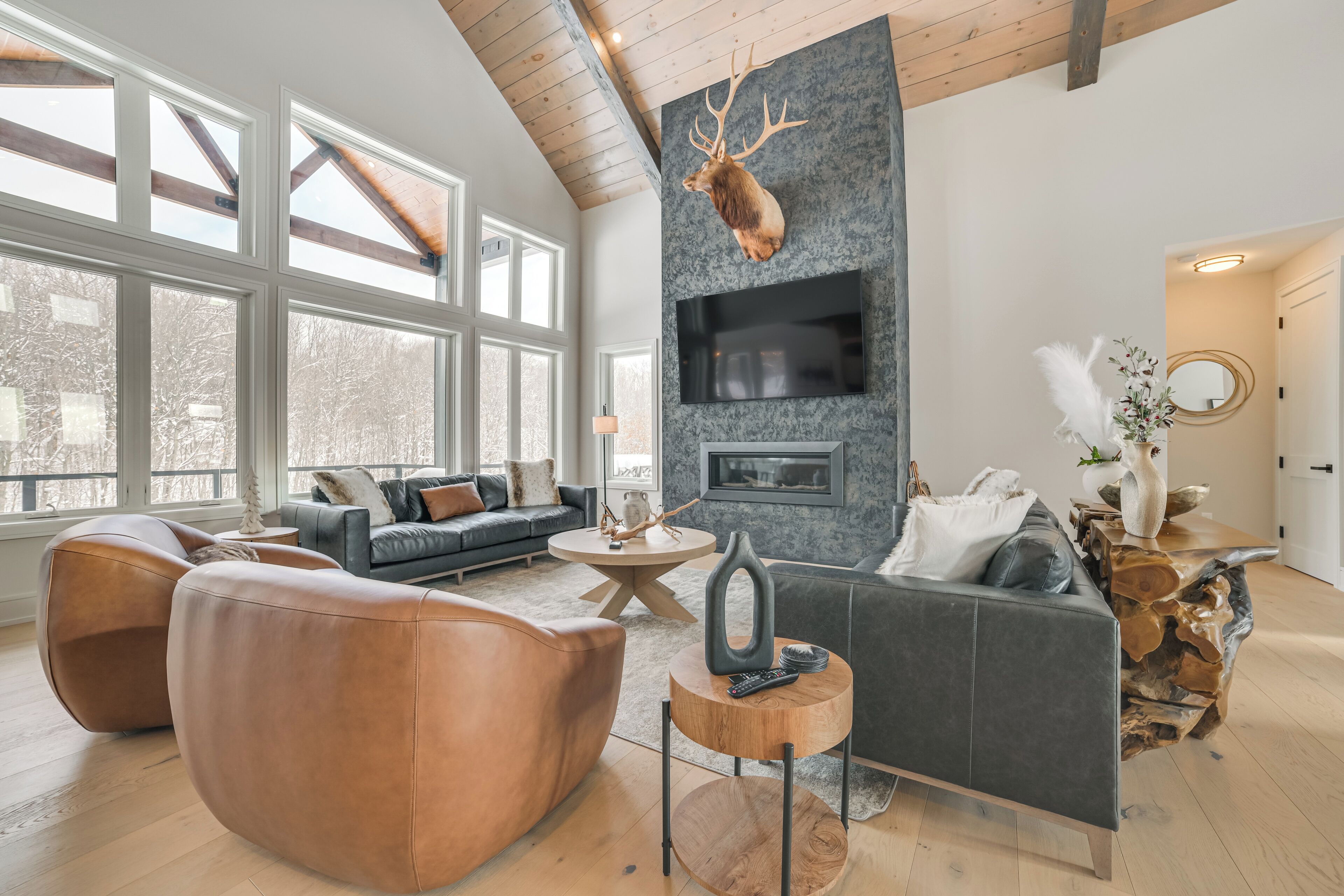 House (5 Bedrooms) | Interior