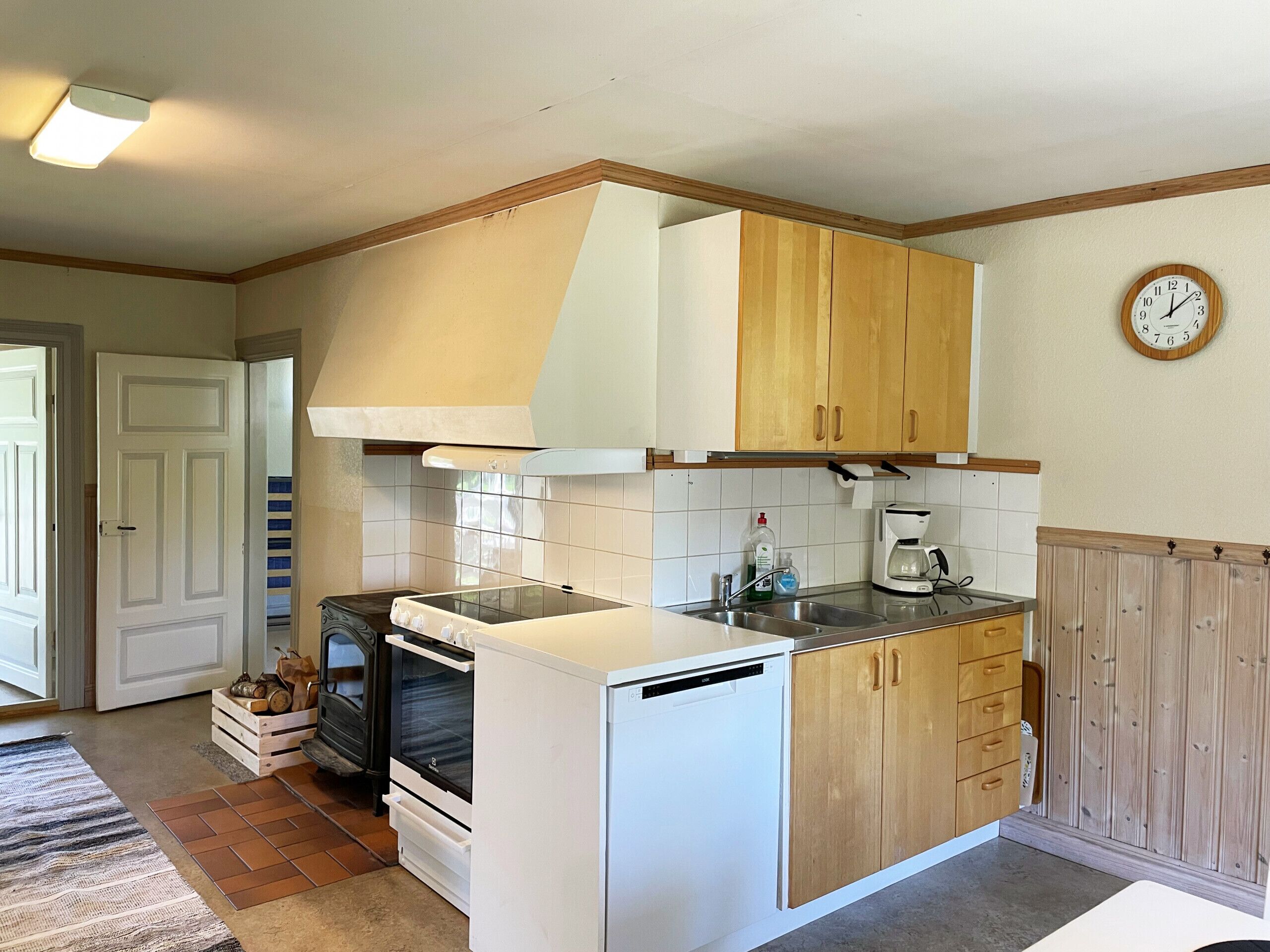 Kylskåp, mikrovågsugn, ugn och spishäll