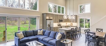 24 Mi to Cincinnati: Newly Built Bethel Home!