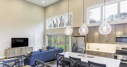24 Mi to Cincinnati: Newly Built Bethel Home!