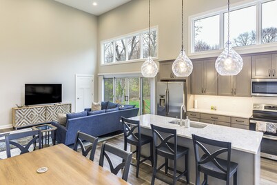 24 Mi to Cincinnati: Newly Built Bethel Home!