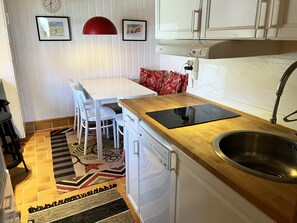 Kylsk åp, mikrovågsugn, ugn och spishäll