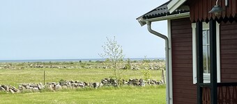 Red cozy cottage with sea view | SE04035