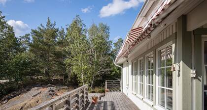 Schönes Haus von hohem Standard am Golfplatz von Burvik mit Seeblick | SE13010