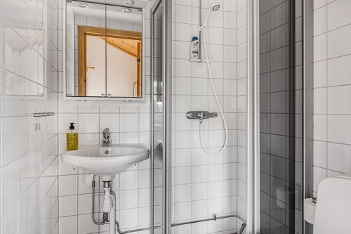 Beautiful house next to Burvik Golf of a high standard with a lake view | SE13010