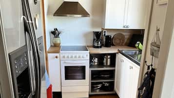 KylskÄp, mikrovÄgsugn, ugn och spishÀll