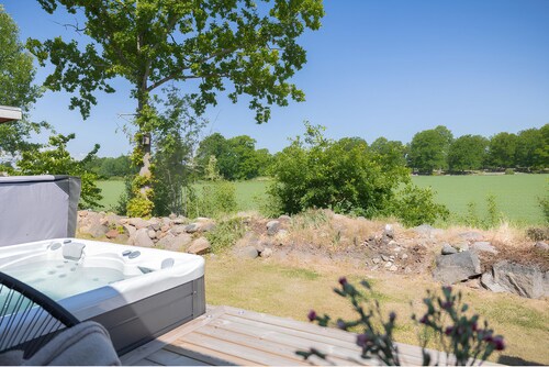 Renovated cottage with SPA located 200 m from the sea | SE05039