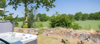 Renovated cottage with SPA located 200 m from the sea | SE05039