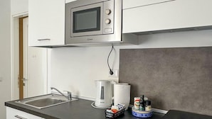 Basic Apartment | Private kitchen - Dante 134 Rooms (Cagliari)
