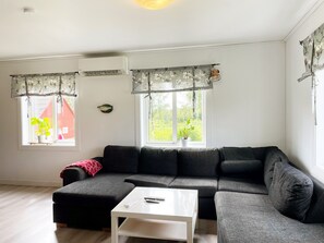 TV, fireplace, DVD player - Nice cottage in Tannsjö, Strömsnäsbruk | SE06041 (Strömsnäsbruk)