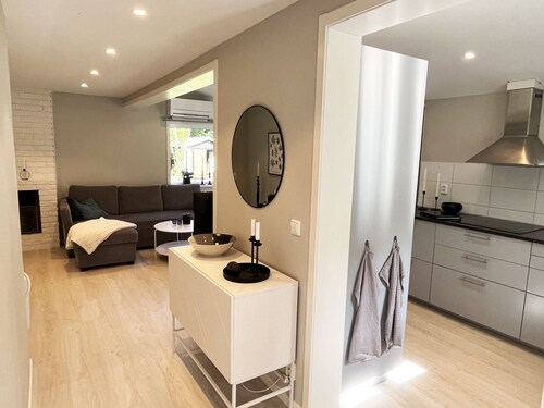 Completely renovated and nice red cottage located next to Lake Flaten outside Virserum I SE05044