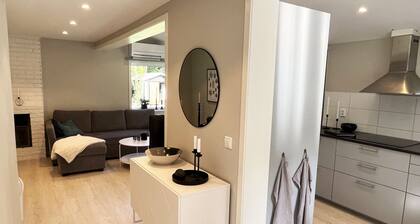 Completely renovated and nice red cottage located next to Lake Flaten outside Virserum I SE05044