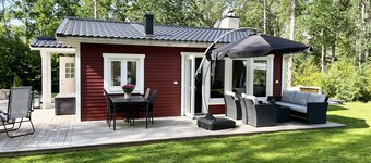 Completely renovated and nice red cottage located next to Lake Flaten outside Virserum I SE05044