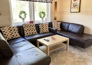 TV, fireplace - Cosy, spacious cottage located by Lake Virserumssjön | SE05041 (Virserum)