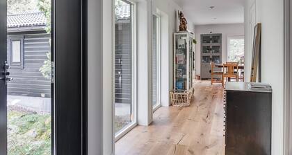 Holiday home with lake view on RÄdmansö, NorrtÀlje | SE13037