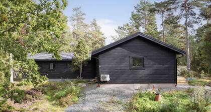 Holiday home with lake view on Rådmansö, Norrtälje | SE13037