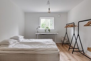 4 bedrooms, iron/ironing board, free WiFi