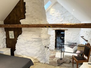 3 bedrooms, iron/ironing board, free WiFi